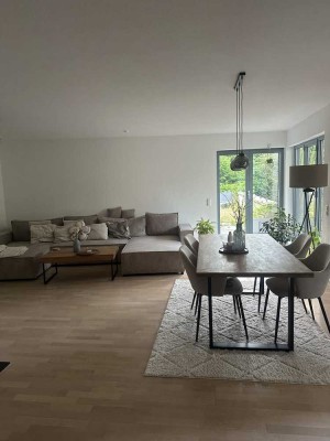 Geschmackvolle 2-Zimmer-Wohnung mit gehobener Innenausstattung mit EBK in Wilnsdorf
