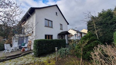 Schönes Reihenendhaus mit Garten in Frankfurt-Unterliederbach