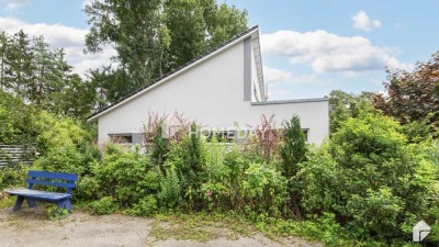 Offenes Wohnen auf einer Ebene: Modernes Architektenhaus mit großem Garten in traumhafter Lage