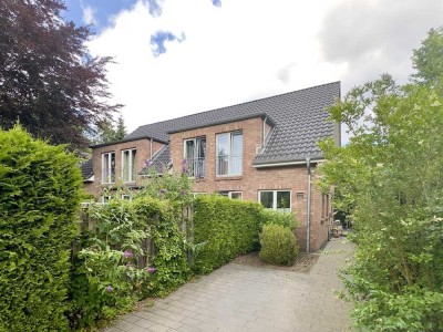 Moderne Doppelhaushälfte in Waldrandlage