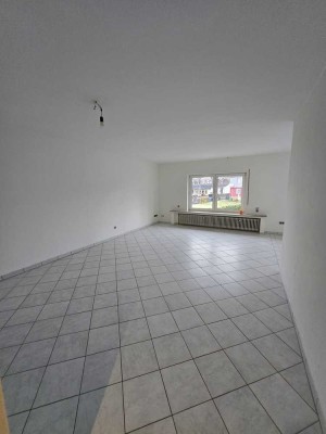 Neu renovierte 3 Zimmerwohnung mit EBK