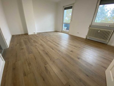 KL - Nähe Hornbach, 2 ZKB, Einbauküche, 2 Balkone, Tageslichtbad ''RENOVIERT''