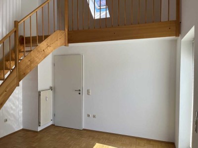 Stilvolle, gepflegte 1,5-Zimmer-Dachgeschosswohnung mit EBK in Gilching