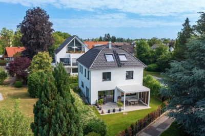 Familientraum in ruhiger Lage. Stilvolles Haus mit schönem Garten.