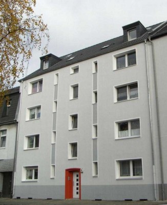 Gepflegte und teilrenov. 3,5-Raum Whg. mit neuem Bad im 1.OG