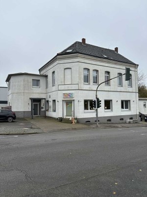 Großzügige Wohnung mit schönem Ausblick !