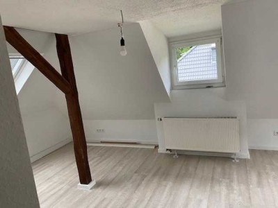 Vollrenovierte, sanierte Dachgeschoßwohnung mit neuer Küche in Solingen im Ittertal