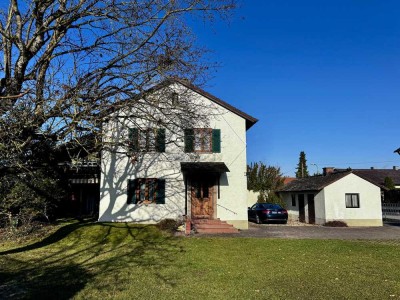 Gepflegtes 6-Zimmer Haus mit großem Grundstück in ruhiger Lage, in Münchsmünster