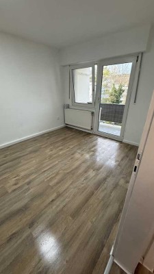 Eschstraße 23, modernisierte zwei Zimmerwohnung mit Balkon&Kellerraum