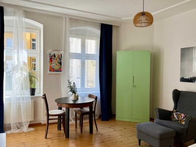 **Charmante 1-Zimmer-Wohnung im sanierten Altbau am Helmholtzplatz**