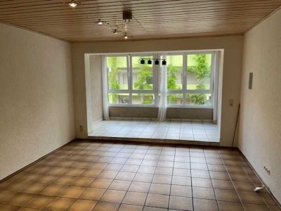 Wir bieten an: Apartment mit sep. Schlafzimmer im Zentrum