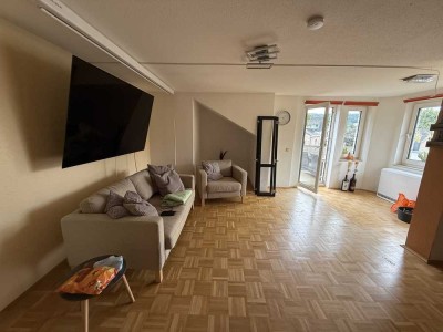 Freundliche 1-Zimmer-DG-Wohnung mit Balkon in Essen