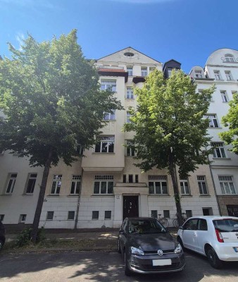 *Bezugsfreie" Dachgeschosswohnung im Altbau mit Blick ins Grüne