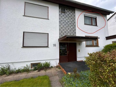 Möblierte 2,5-Zimmer-Wohnung mit Garage, Stellplatz und Balkon auf Südseite zu vermieten