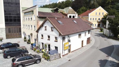 Neu renoviert! Charmantes Stadthaus mit Einliegerwohnung und Garage