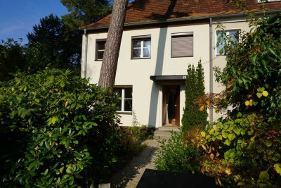 Ruhiges Reiheneckhaus mit großen Garten in Berlin-Zehlendorf für 1-3 Personen