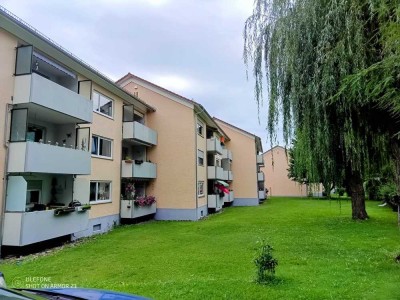 Provisionsfreie, gemütliche und gepflegte 3-Raum-Wohnung mit Balkon und EBK in Friedrichshafen.