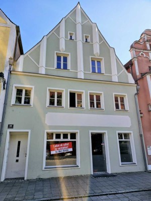 Schöne 4-Zimmer-Altstadtwohnung mit Dachterrasse und Einbauküche in Ingolstadt Mitte
