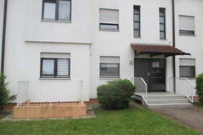 Gepflegte Wohnung mit 3 Zi, Kü., Bad, extra WC, Balkon, in bester Lage von Oggersheim (Spielstraße)