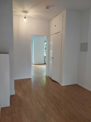 Renovierte sonnige 2 1/2-Zi.-Wohnung mit Loggia und Balkon in D-Oberkassel