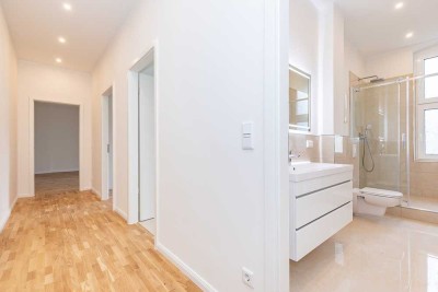 TOP ZUSTAND - bezugsfreie 2-Zimmer-Altbauwohnung mit Balkon! Renoviert, ruhige Innenhof Lage!