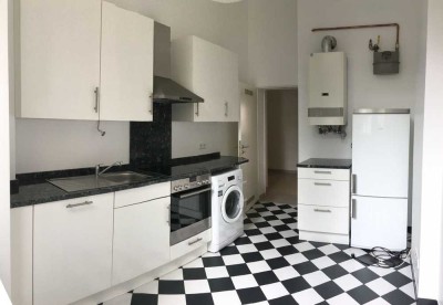 Frankfurt-Bockenheim, 1,5-Zi. Altbau-Wohnung mit Wohnküche und PKW-Stellplatz