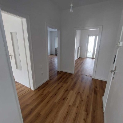 !!! TOP LAGE !!! Renovierte 2,5-Zimmer-Traumwohnung mit Küche !!!