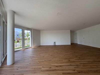 Modernes Wohnen im Neubau – 3-Zimmer-Wohnung mit Gartenanteil in naturnaher Lage