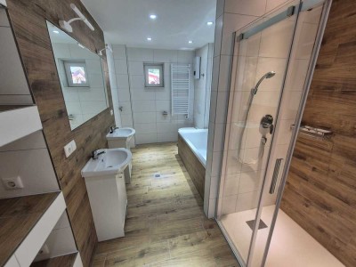 Erstbezug nach Sanierung! Geräumige 3-Z.-Wohnung mit Fußbodenheizung, Terrasse und Gäste WC!