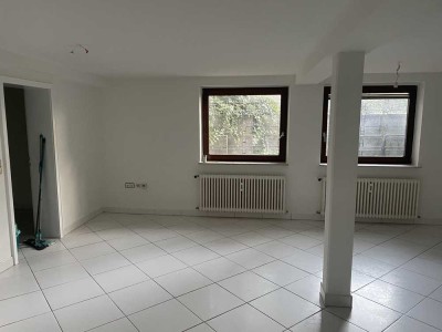 Große helle 2-Zimmer Souterrain-Wohnung mit separater Küche und Bad in Karlsruhe-Knielingen