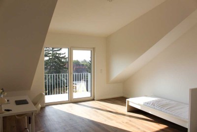 Neubau! Helle Dachgeschosswohnung - 2 Zimmer, möbliert, mit Blick über die Stadt