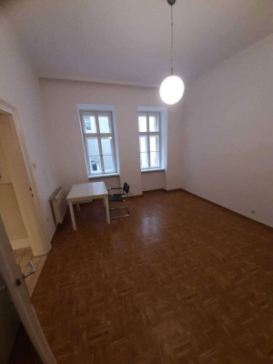 SINGLEHIT/REINPRECHTSDORFERSTRASSE! Toprenovierte 30 m2 Stilaltbaumiete, Wohnschlafraum, Vorraum+Kochnische, Minibad, Gesamtmiete € 595,--