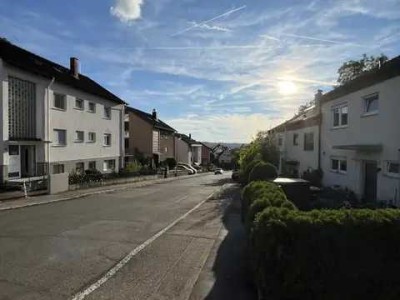 Frisch renovierte 1-Zimmerwohnung mit Balkon und Außenstellplatz in Altbach