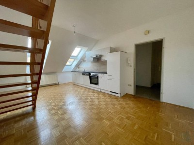 Exklusive 3-Zimmer-Dachgeschoss-Maisonette mit Schlossbergblick – Provisionsfrei &amp; top Lage!