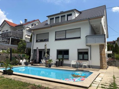 Stilvolle, sanierte 3-Raum-Hochparterre-Wohnung in Pfullingen