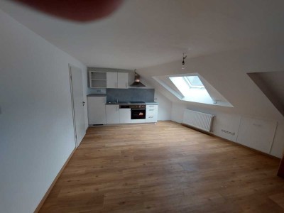 Charmante 1-Zimmer Wohnung im DG, Kernstadt Neustadt