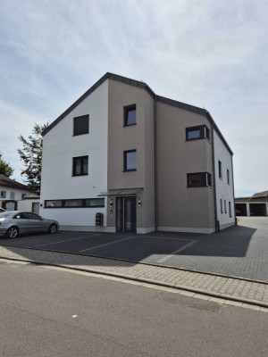 Barrierefreie, helle 2,5-Zimmer Wohnung mit Wintergarten und Terrasse  in Köngernheim