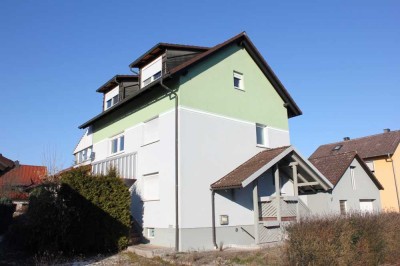 Saniertes Zweifamilienhaus in ruhiger und offener Lage.