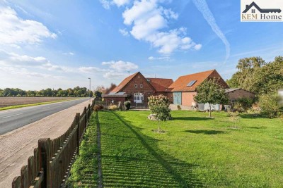 Großzügiges Traumhaus mit hellem Wohnbereich und eigenem Reitstall