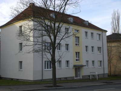 Gemütliche 3-Raum-Wohnung mit Badewanne und sonnigem Balkon