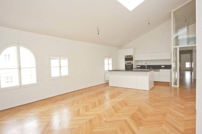 3 - ZIMMER - ALTSTADTWOHNUNG MIT GALERIE