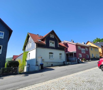 Herrliche Aussicht inklusive: Ruhig gelegenes Haus mit zwei Wohnetagen