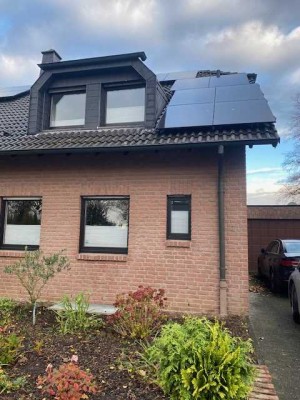 Attraktive Doppelhaushälfte mit Wintergarten, PV-Anlage & großzügigem Garten – Provisionsfrei