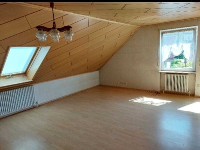 5 Zimmer DG Wohnung in ruhiger Lage, Ortsmitte Altshausen
