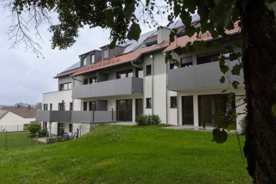 Freundliche und neuwertige 2-Raum-Wohnung mit geh. Innenausstattung mit Balkon und EBK in Arnstorf