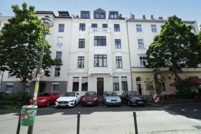 Altbau-Charme in urbaner Lage! - Tolle 2-Zimmer Wohnung im 3.OG mit Balkon in Friedrichstadt