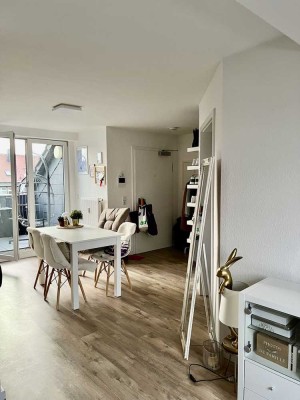 Wunderschöne 2-Zimmer-Wohnung mit Südloggia und Einbauküche in Leipzig