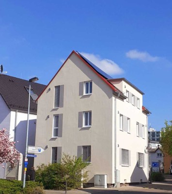 Voll saniert: 2 Zi + Einbauküche + Bad + Balkon + E-Stellplatz