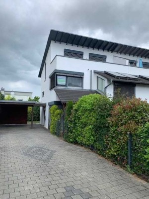 Wohntraum! DHH mit 140 m² Wfl., Carport und gepflegtem Garten