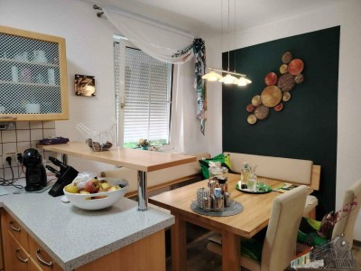 Koffer packen und einziehen - sonnige 3 Zimmer-Wohnung mit 5m² Balkon und KFZ-Stellplatz wartet auf Sie!